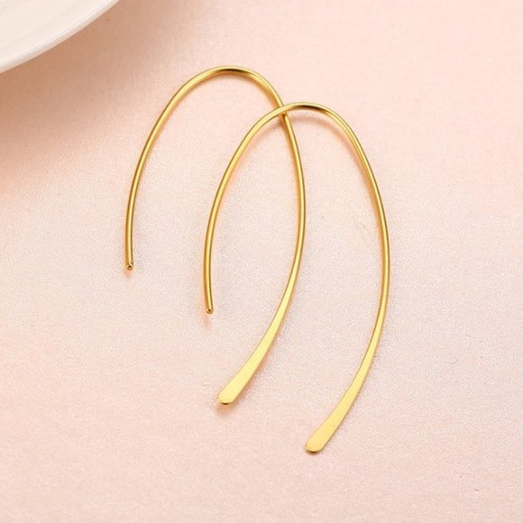 Minimalistic Elegant Gold Arc Earrings - Picture 4 of 4